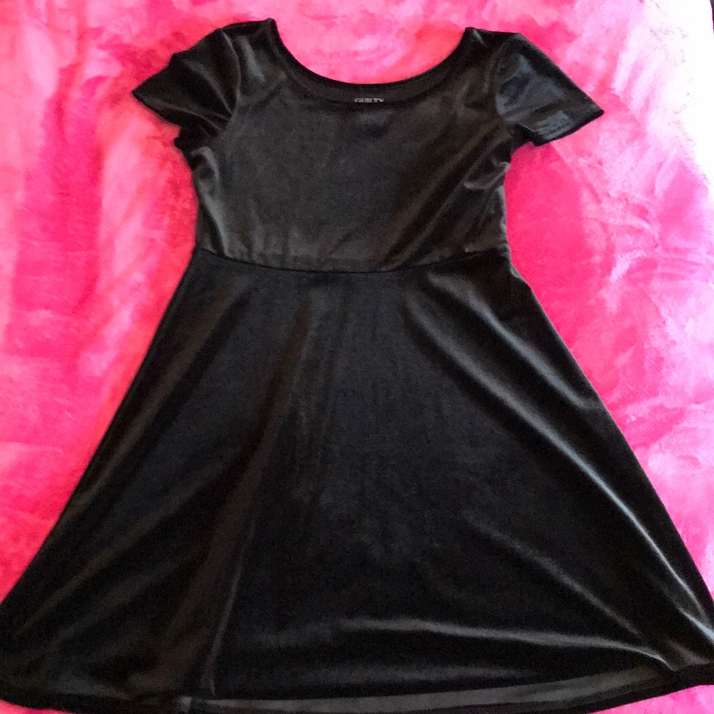 Black velvet 90s style dress!